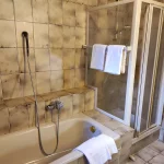 Mozart Bad mit Dusche und Badewanne thumbnail
