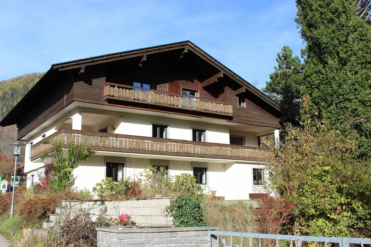 Ansicht von Süden im Sommer