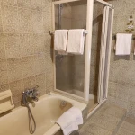 Beethoven Badezimmer mit Dusche thumbnail
