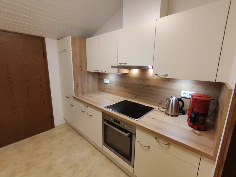 Beethoven Küche mit HErd und Kühlschrank