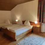 Beethoven Schlafzimmer mit Doppelbett thumbnail