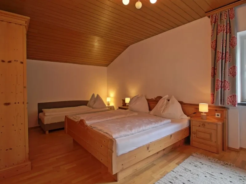 Beethoven Schlafzimmer mit Doppelbett