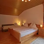 Beethoven Schlafzimmer mit Doppelbett thumbnail