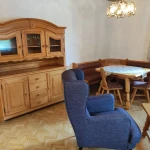 Mozart Wohnzimmer mit Sitzecke und Kommode thumbnail