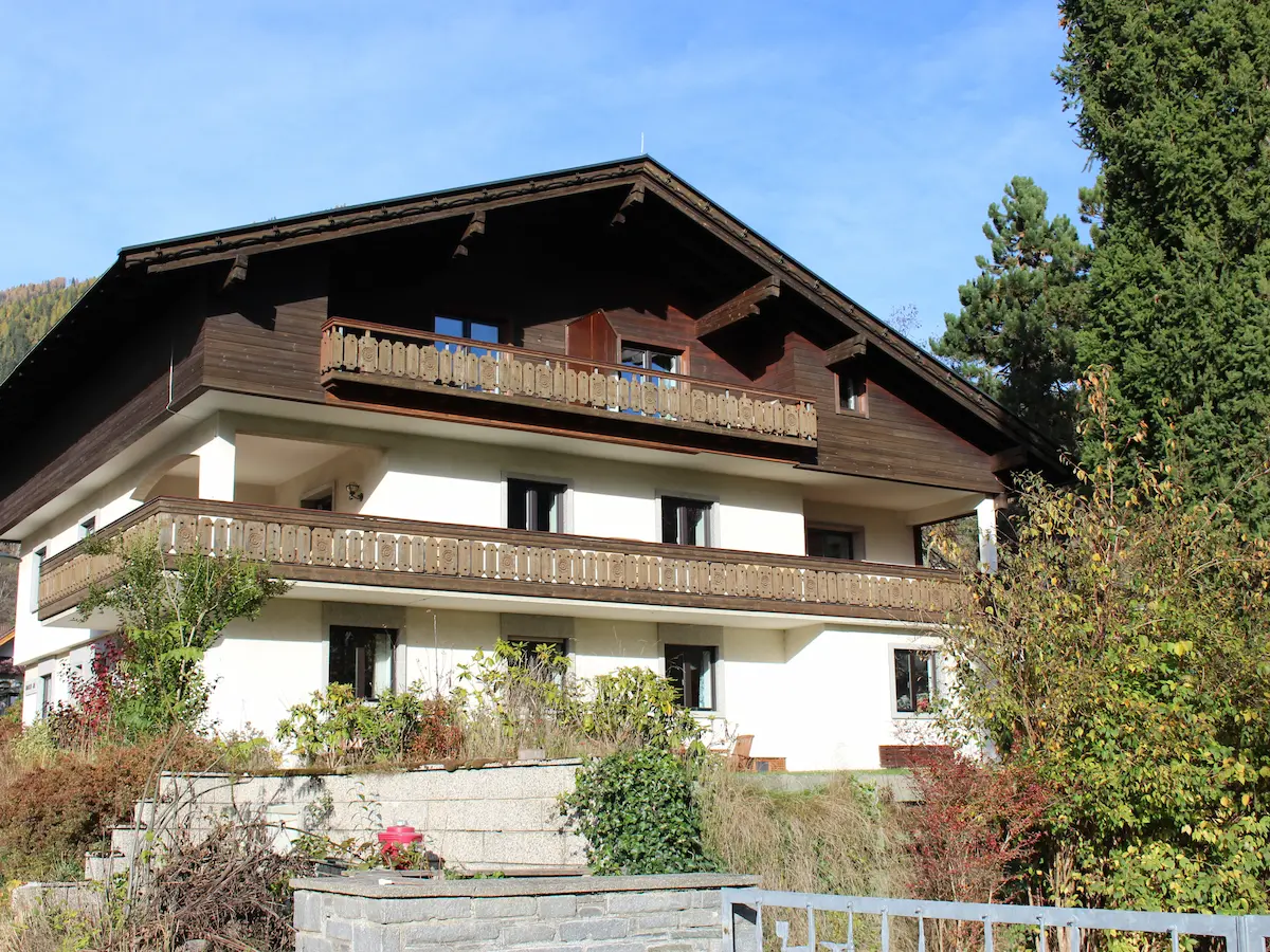 Ansicht von Süden im Sommer