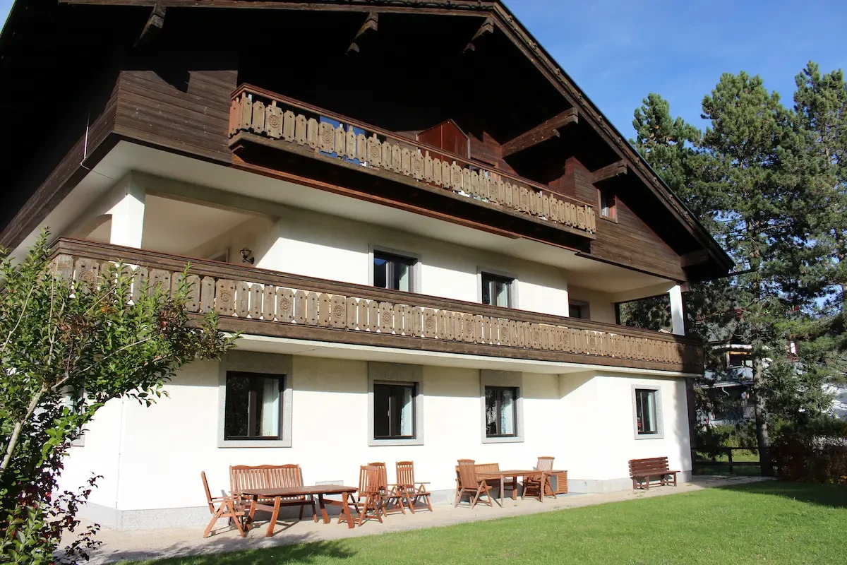 Ansicht von Süden im Sommer